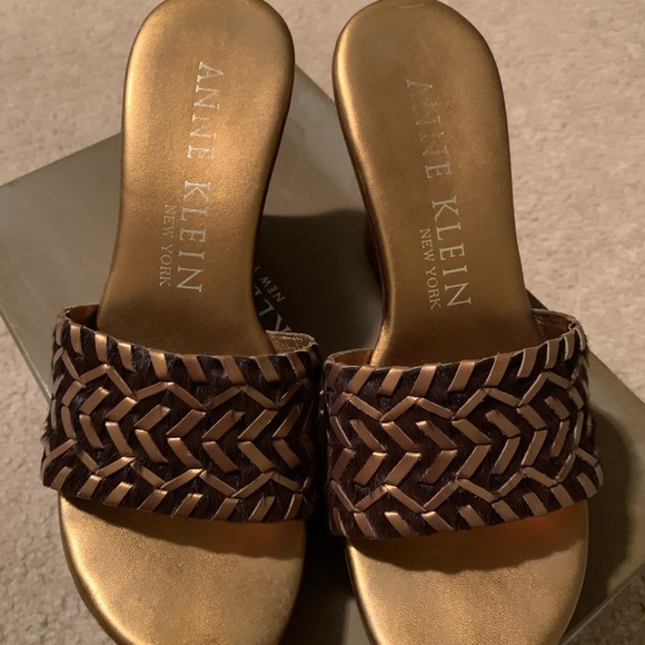 EUC Ann Klein Wooden Wedge